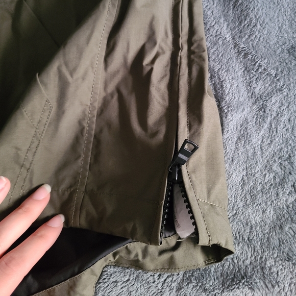 Forever 21 wind breaker - Picture 2 of 5